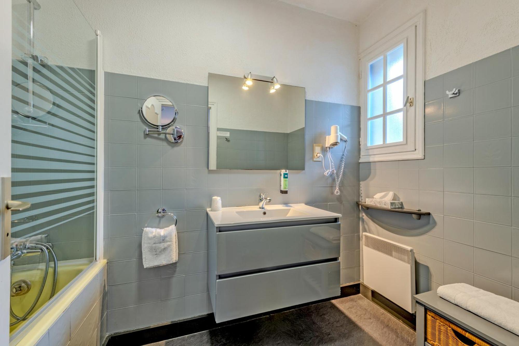 Logis Hotel De La Corniche Brest Bagian luar foto
